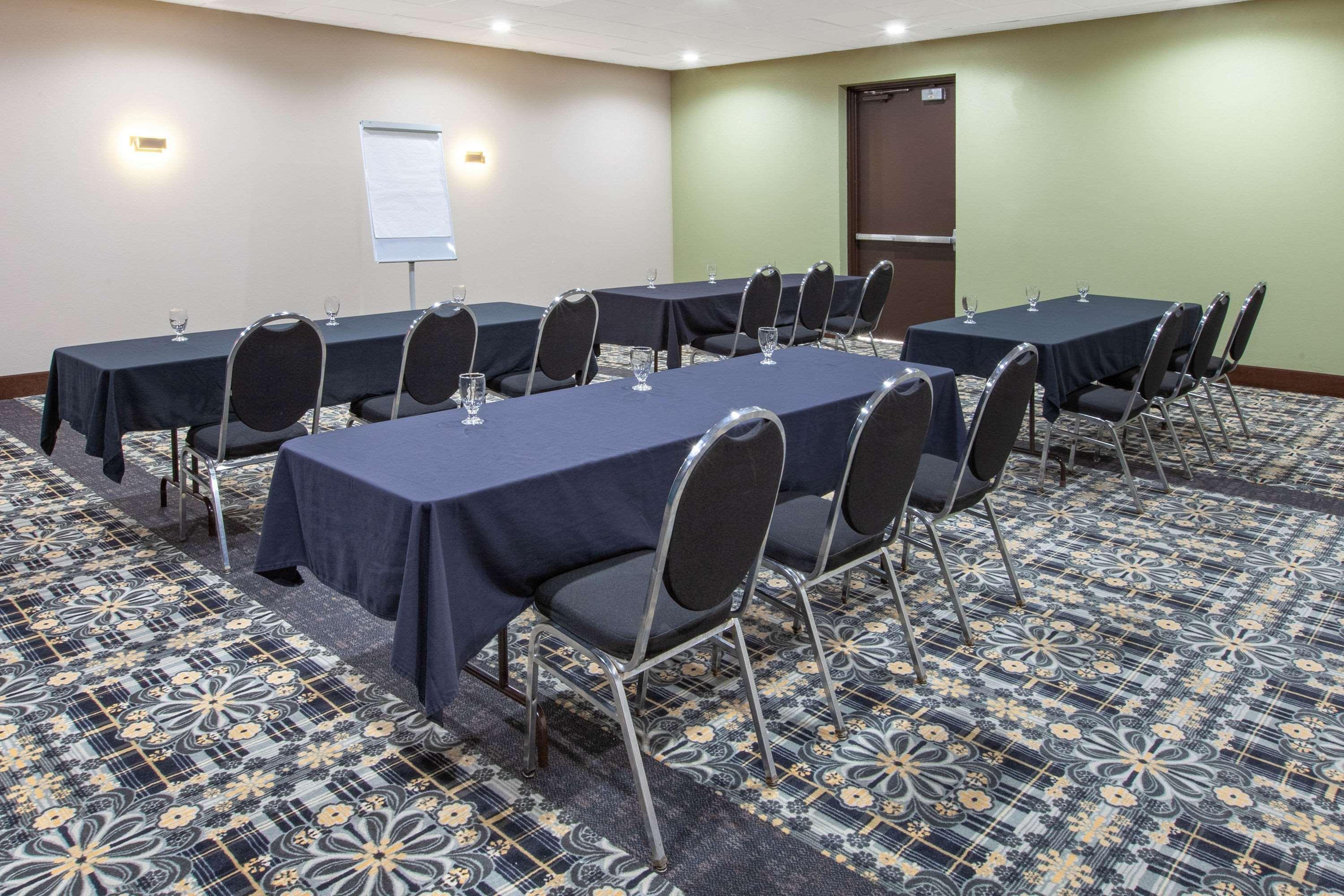 Days Inn & Suites By Wyndham Grand Rapids Near Downtown Wyoming Bagian luar foto