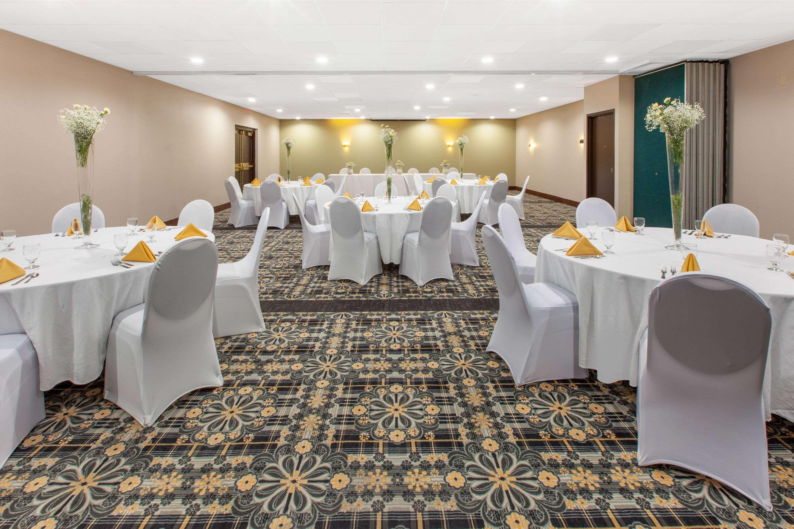Days Inn & Suites By Wyndham Grand Rapids Near Downtown Wyoming Bagian luar foto