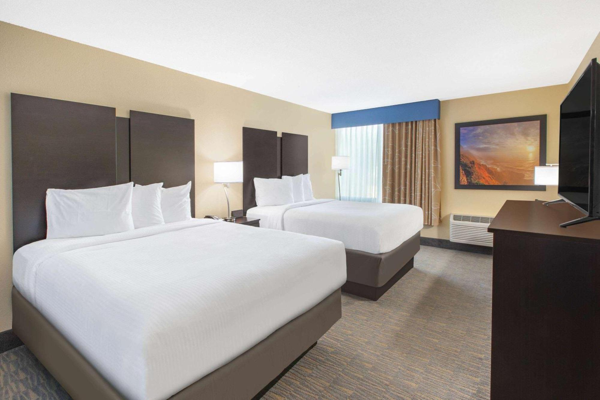 Days Inn & Suites By Wyndham Grand Rapids Near Downtown Wyoming Bagian luar foto