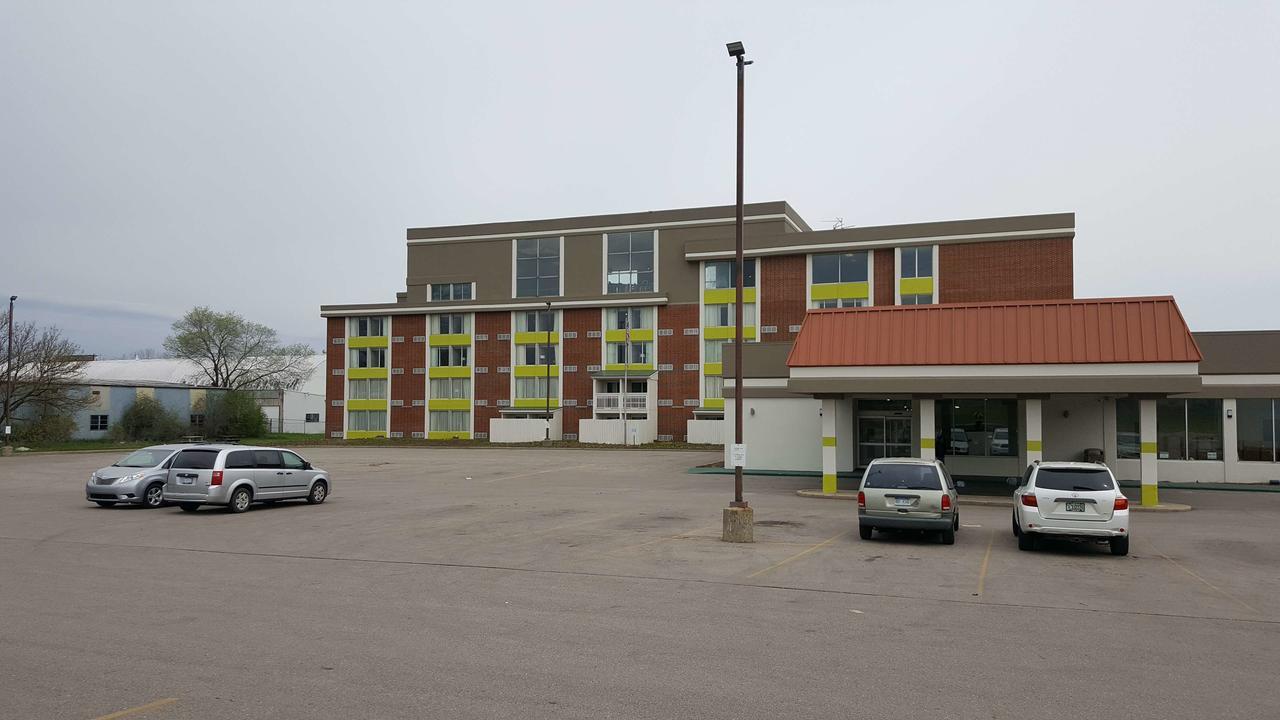 Days Inn & Suites By Wyndham Grand Rapids Near Downtown Wyoming Bagian luar foto